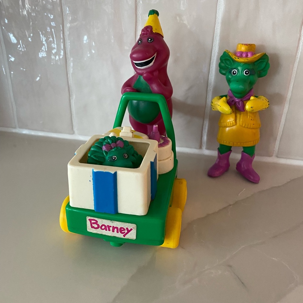 KD DYNACO INC. Barney & Friends 1993 Vintage Figures set of 2 Barney & baby bop